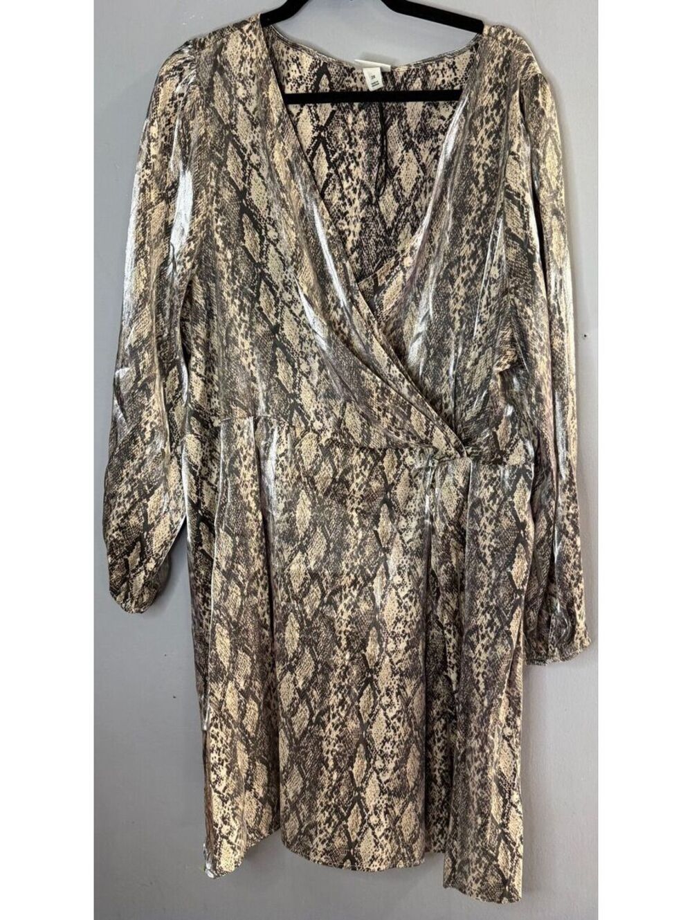 105. 2X (NWOT) snakeskin print dress PTP 26